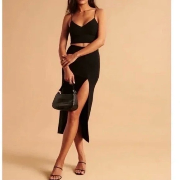 Abercrombie & Fitch Dresses & Skirts - Abercrombie & Fitch Fitted Slit Asymmetrical Tulip Skirt Feminine Chic Glam